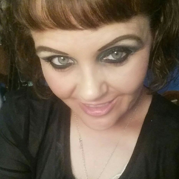 Meet your Posher, Daphne - Picture 4 of 8